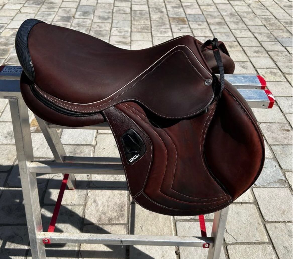 À magnifique selle d’obstacle CWD 2Gs SE03, idéale pour le CSO.