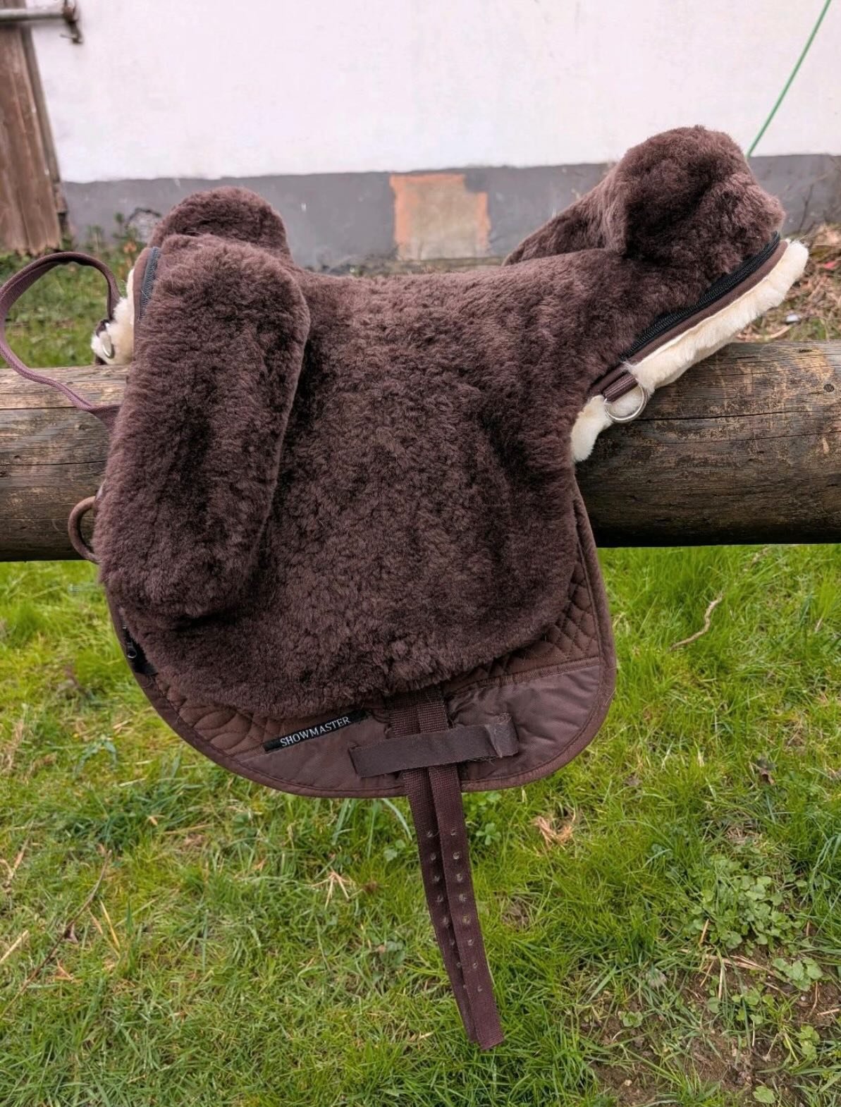 Selle en peau de mouton Showmaster – État neuf