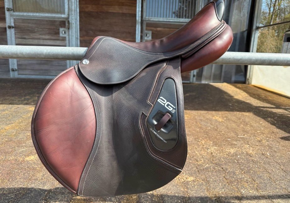 Selle CWD soigneusement entretenue, en très bon état général (voir photos).