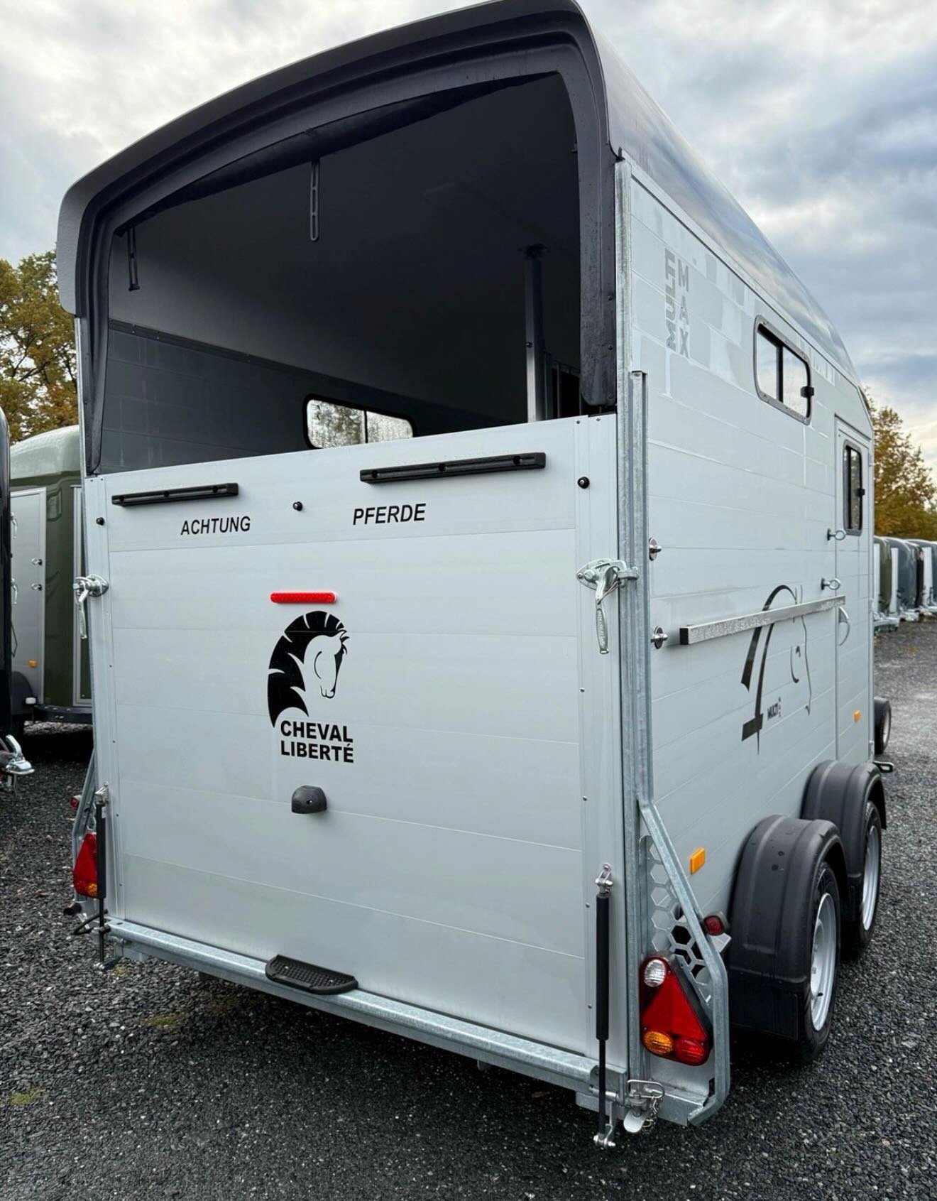 Van Cheval Liberté Multimax Avec Sellerie