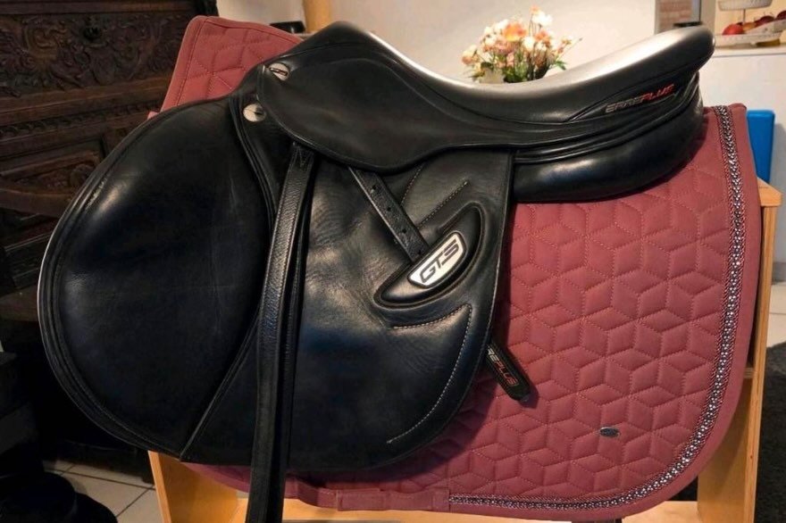 À : Selle d’obstacle Erreplus GTS 17’ – Arcade 33