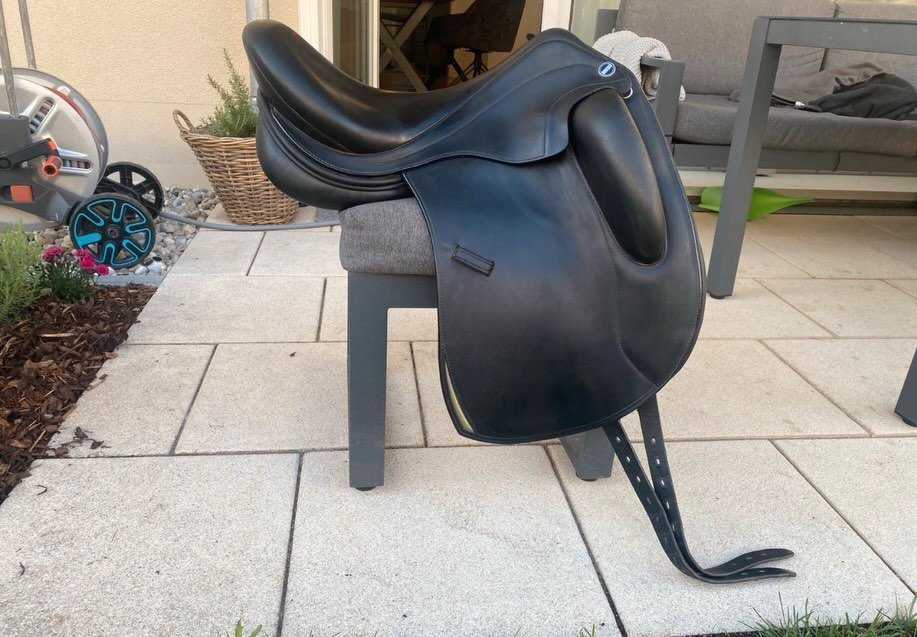 À – Selle De Dressage Erreplus Freestyle 18”